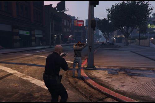 Arrest Peds V (Police mech / cuffs)